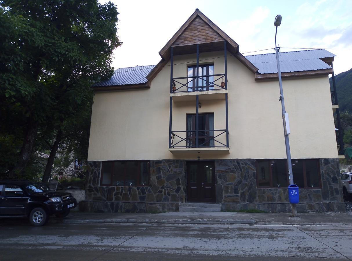 Guesthouse Gera Mestia Exterior photo